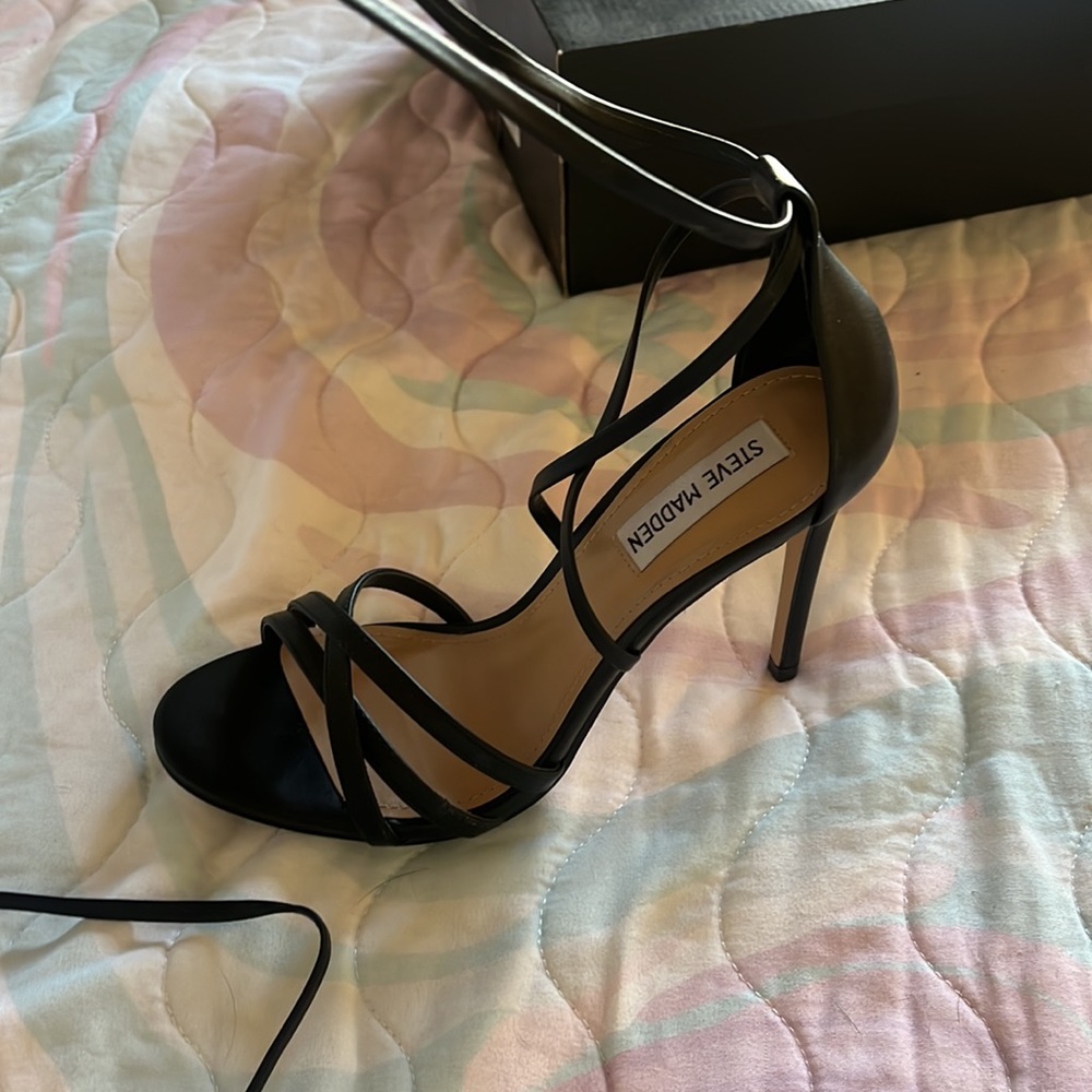 Steve Madden STUNIR strapped heels